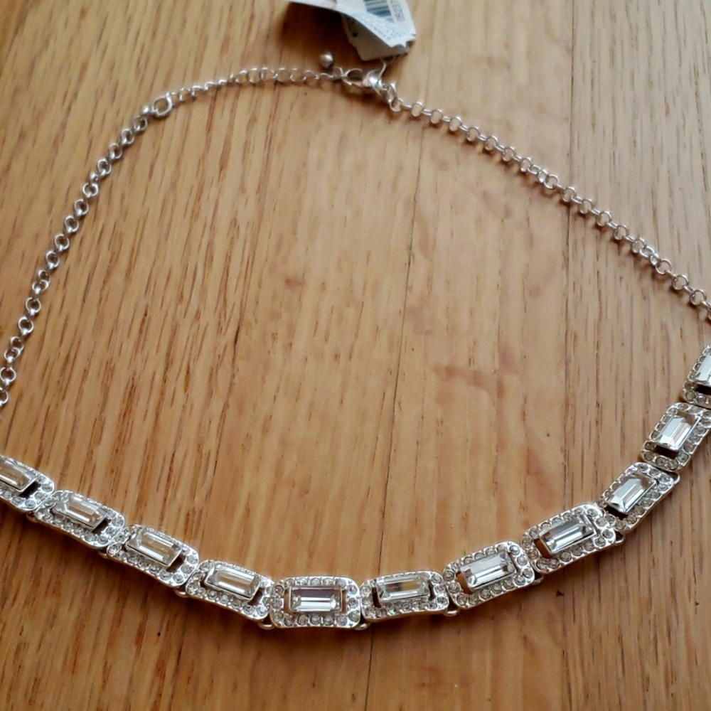 Womans choker